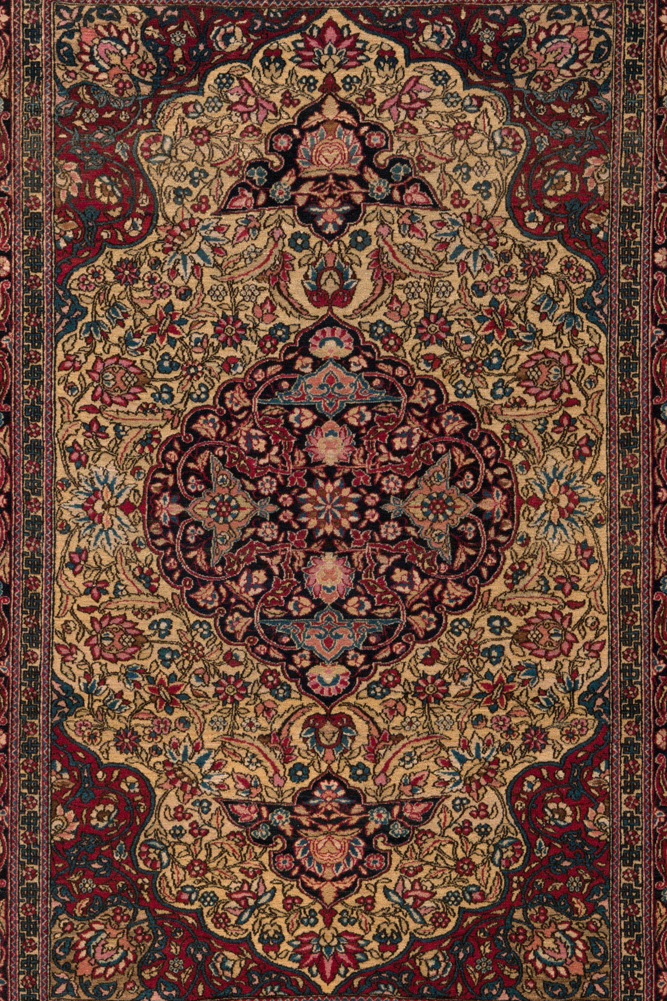 ANTIQUE PERSIAN ISFAHAN