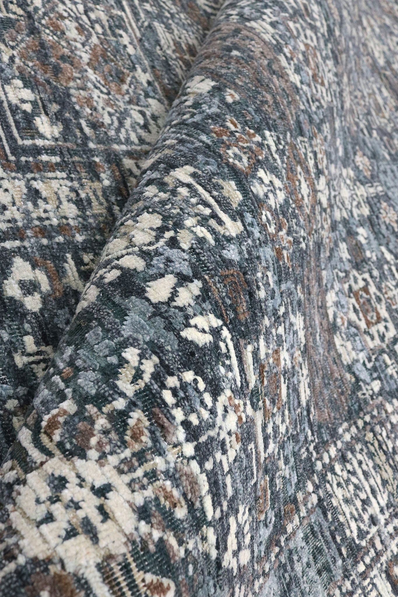 INDIA REVIVAL SILK MAMLUK CHARC