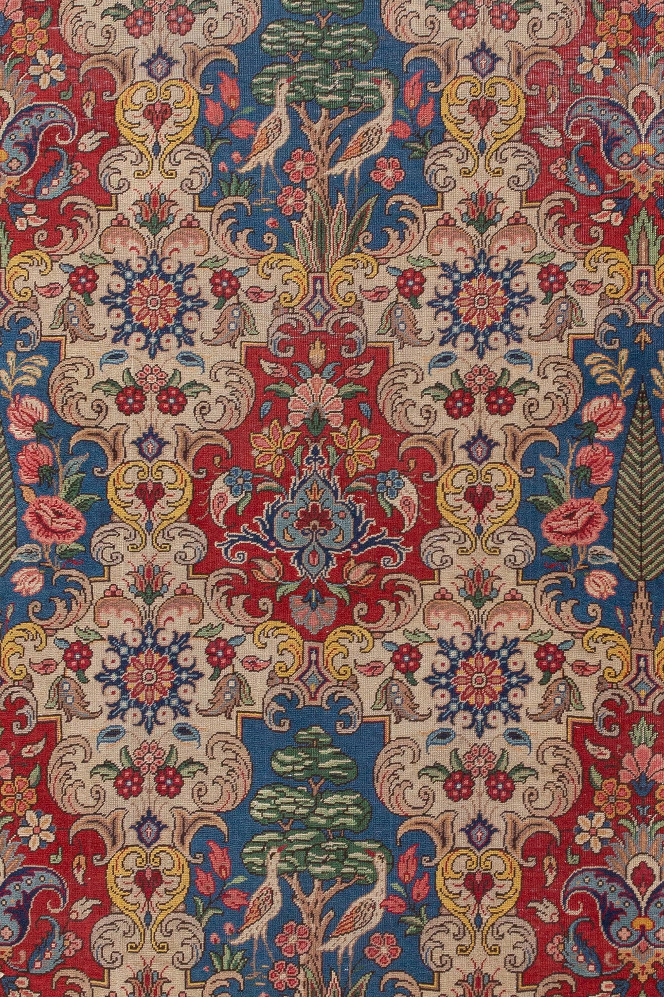 Close up photo of Antique Persian Bakhtiar rug, handwoven rug