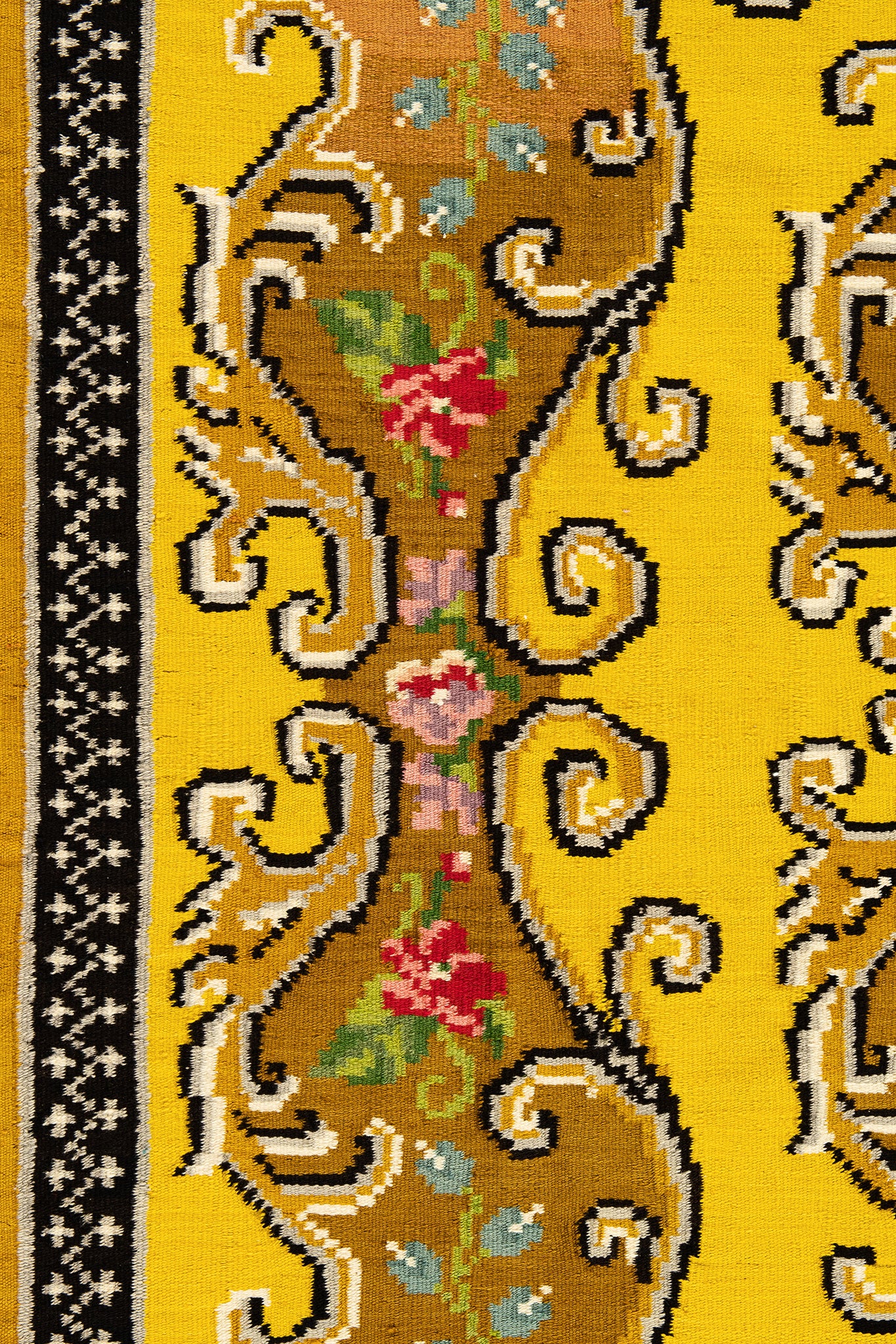 MOLD0VIAN VINTAGE KILIM